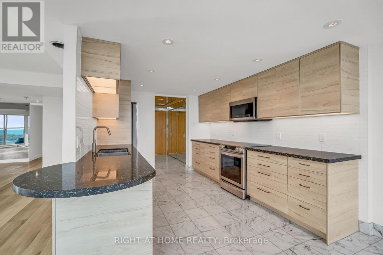 3008 - 99 HARBOUR SQUARE, Toronto (Waterfront Communities), Ontario, M5J2H2