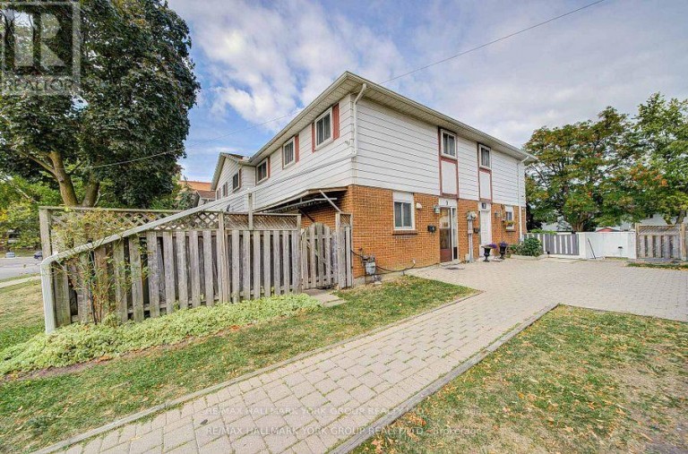 9 BUR OAK WAY, Toronto (Glenfield-Jane Heights), Ontario, M3L2G3