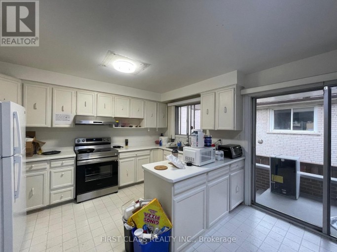 N3 - 93 PECKHAM AVENUE, Toronto (Newtonbrook West), Ontario, M2R2V4