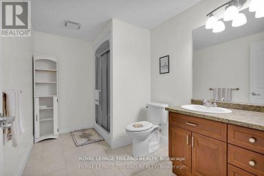 7119 CLAYTON WALK London South (South V) Ontario photo 37