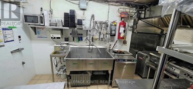 MAIN - 422 COLLEGE STREET Toronto (University) Ontario photo 3