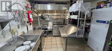 MAIN - 422 COLLEGE STREET Toronto (University) Ontario photo 4