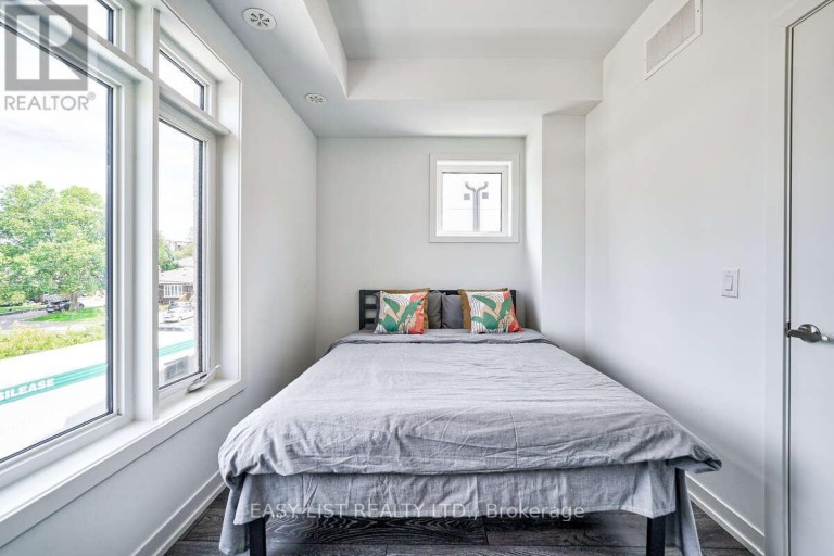27 SPRUCE PINES CRESCENT, Toronto (Victoria Village), Ontario, M4A0A9