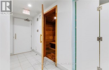 933 - 165 LEGION ROAD N Toronto (Mimico) Ontario photo 6