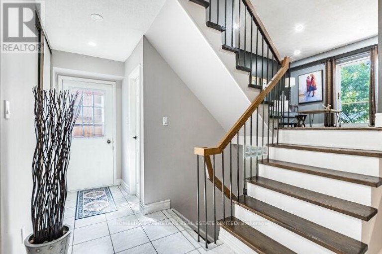 18 PLUTO DRIVE, Brampton (Madoc), Ontario, L6V3W5