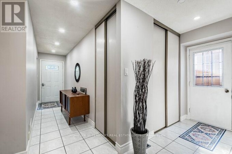 18 PLUTO DRIVE, Brampton (Madoc), Ontario, L6V3W5