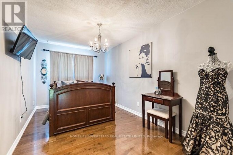 18 PLUTO DRIVE, Brampton (Madoc), Ontario, L6V3W5