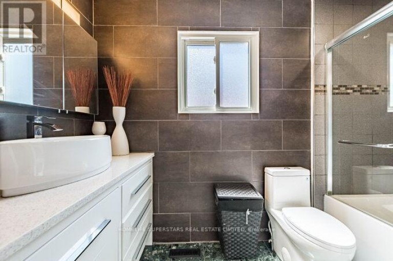 18 PLUTO DRIVE, Brampton (Madoc), Ontario, L6V3W5