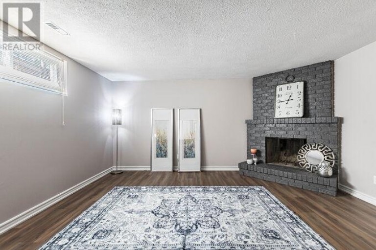 18 PLUTO DRIVE, Brampton (Madoc), Ontario, L6V3W5