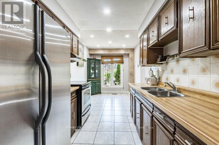 18 PLUTO DRIVE, Brampton (Madoc), Ontario, L6V3W5