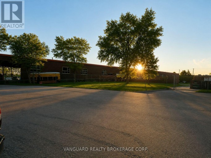 1001 FLINT ROAD, Toronto (York University Heights), Ontario, M3J2J6