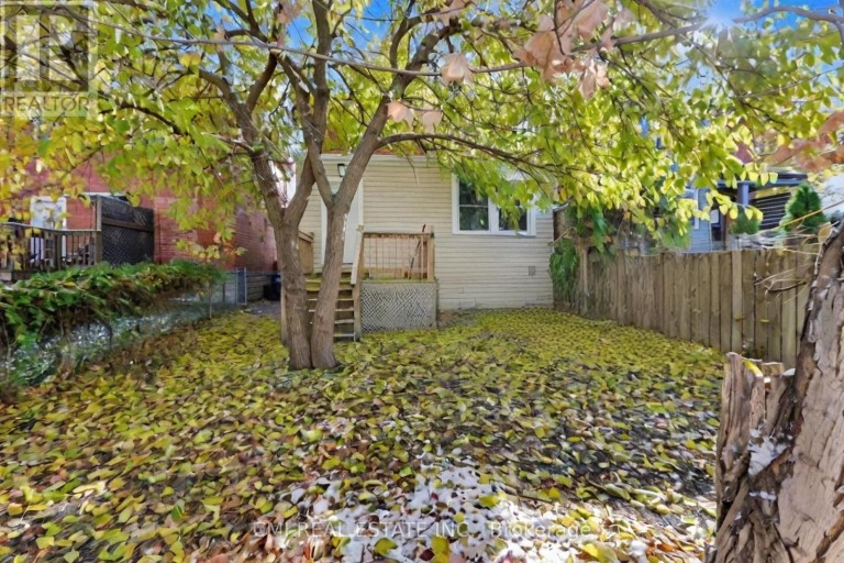 122 MONTROSE STREET, Windsor, Ontario, N8X1A3