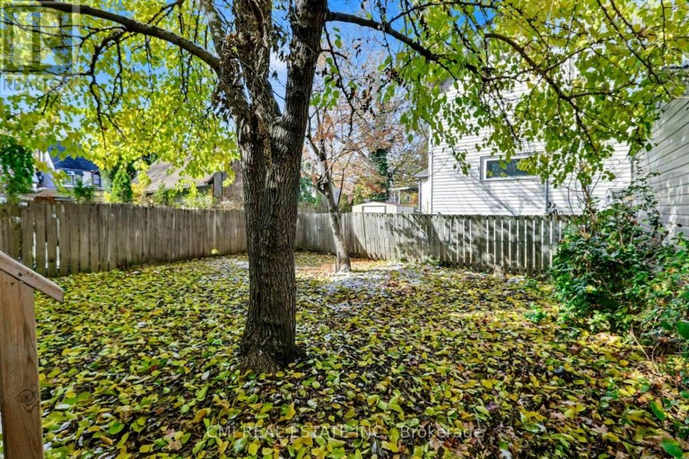 122 MONTROSE STREET, Windsor, Ontario, N8X1A3