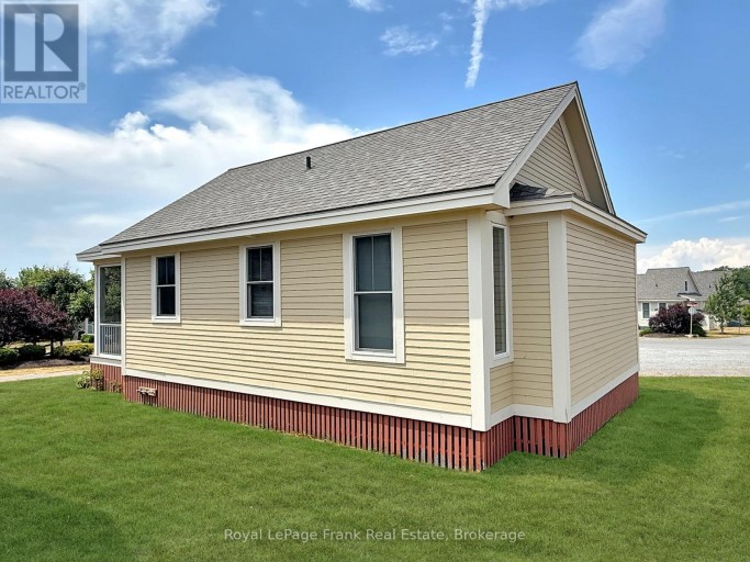 27 - 13 BUTTERNUT LANE, Prince Edward County (Athol Ward), Ontario, K0K1P0