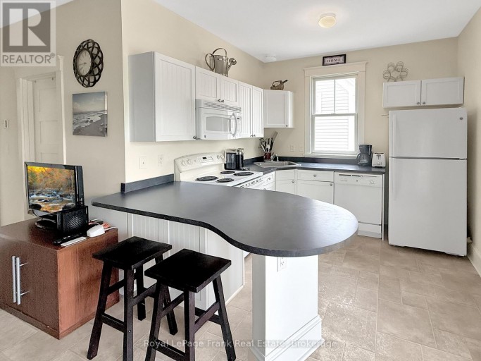 27 - 13 BUTTERNUT LANE, Prince Edward County (Athol Ward), Ontario, K0K1P0