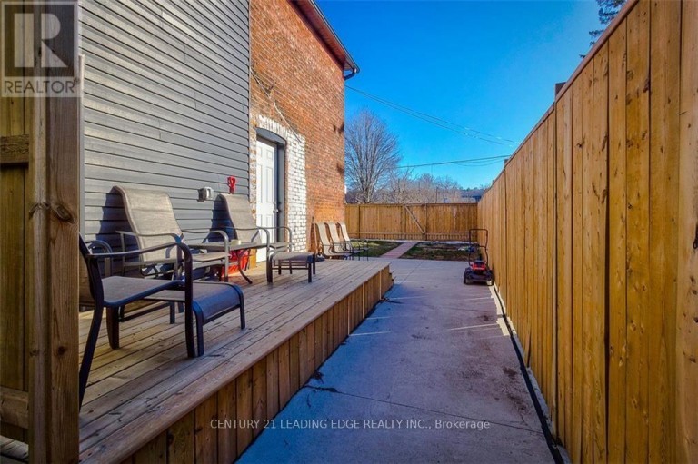 B - 382 CANNON STREET E, Hamilton (Landsdale), Ontario, L8L2C4