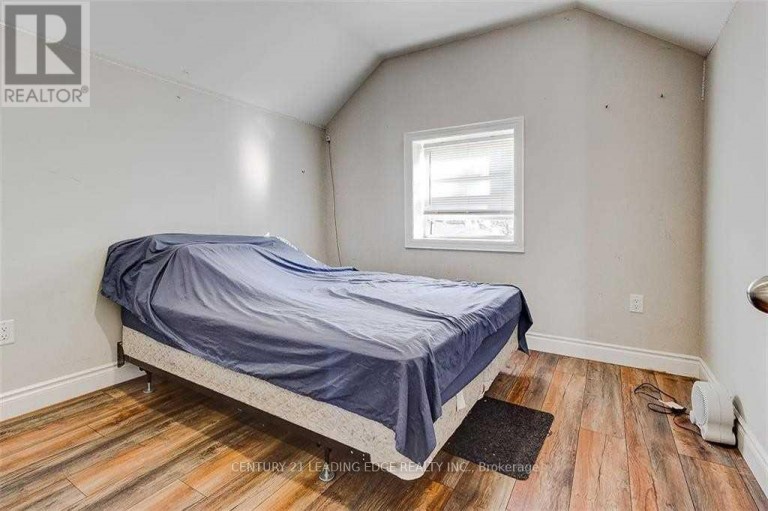 B - 382 CANNON STREET E, Hamilton (Landsdale), Ontario, L8L2C4