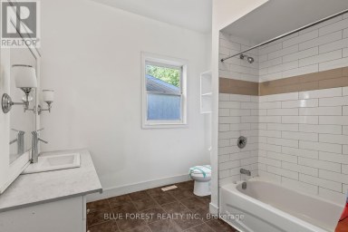 208 MAITLAND STREET London East (East K) Ontario photo 14