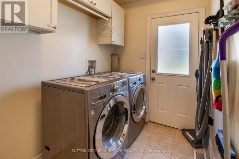 18 GRAIHAWK DRIVE, Barrie (Ardagh), Ontario, L4N6G4