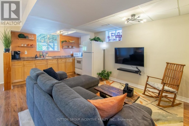 18 GRAIHAWK DRIVE, Barrie (Ardagh), Ontario, L4N6G4