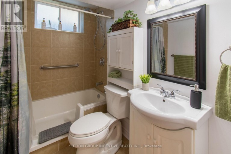 18 GRAIHAWK DRIVE, Barrie (Ardagh), Ontario, L4N6G4