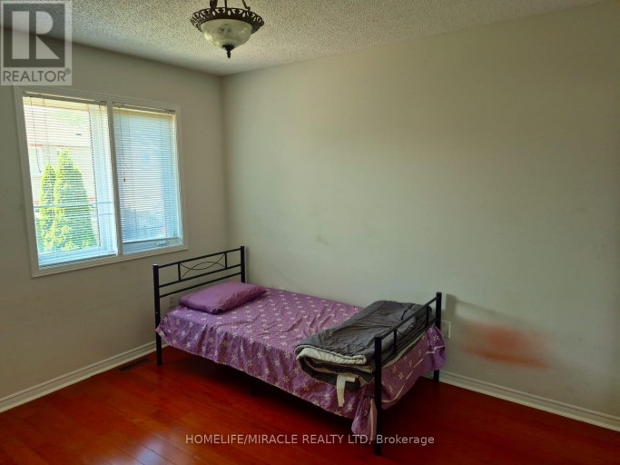 UPPER - 42 LOCKWOOD ROAD, Brampton (Fletcher's West), Ontario, L6Y4T7