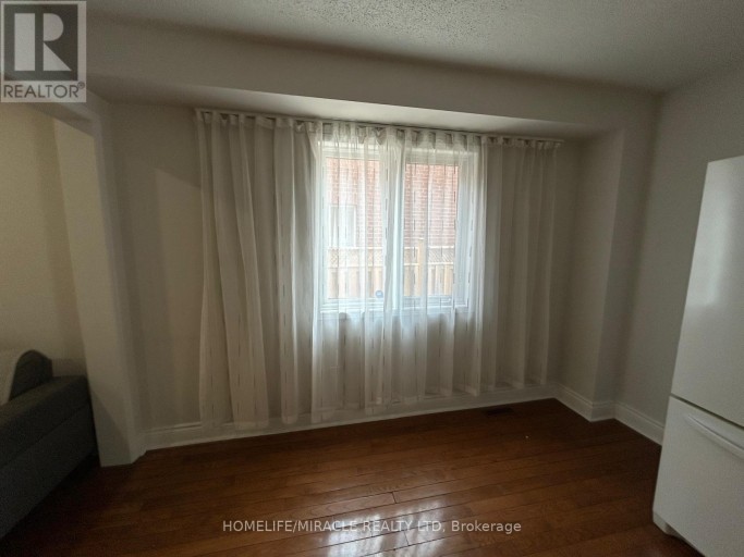 UPPER - 42 LOCKWOOD ROAD, Brampton (Fletcher's West), Ontario, L6Y4T7