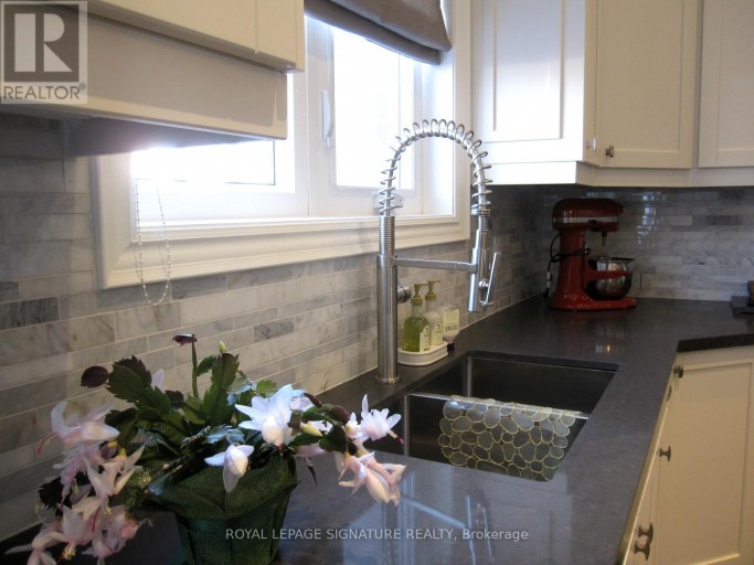 18B ALGOMA STREET, Toronto (Mimico), Ontario, M8Y1C3