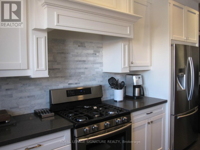 18B ALGOMA STREET, Toronto (Mimico), Ontario, M8Y1C3