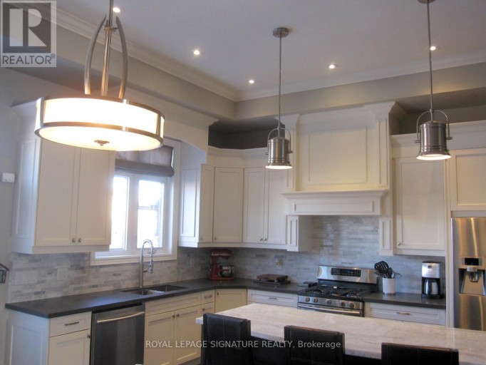 18B ALGOMA STREET, Toronto (Mimico), Ontario, M8Y1C3