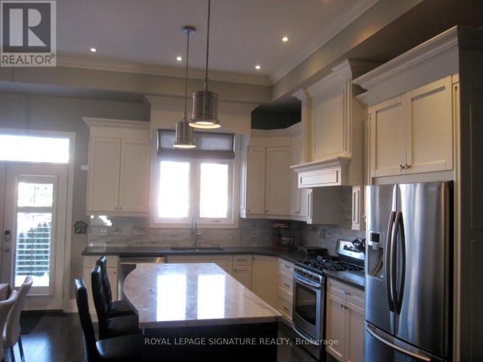 18B ALGOMA STREET, Toronto (Mimico), Ontario, M8Y1C3