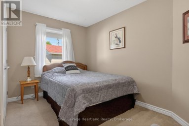 86 HURON STREET W South Huron (Exeter) Ontario photo 19