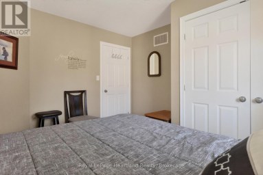 86 HURON STREET W South Huron (Exeter) Ontario photo 21