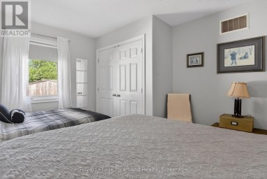 86 HURON STREET W South Huron (Exeter) Ontario photo 23