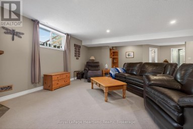 86 HURON STREET W South Huron (Exeter) Ontario photo 29