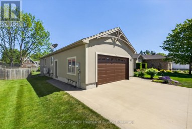 86 HURON STREET W South Huron (Exeter) Ontario photo 3