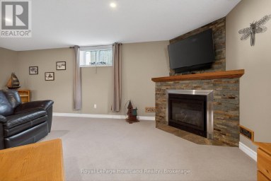 86 HURON STREET W South Huron (Exeter) Ontario photo 30