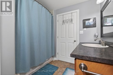 86 HURON STREET W South Huron (Exeter) Ontario photo 35