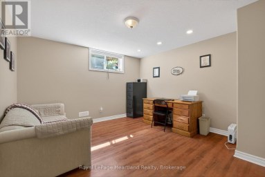 86 HURON STREET W South Huron (Exeter) Ontario photo 36