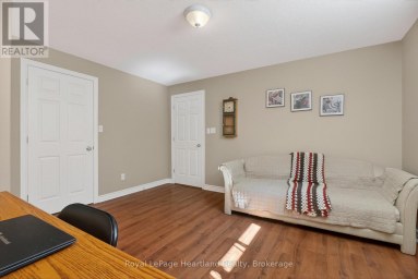 86 HURON STREET W South Huron (Exeter) Ontario photo 37