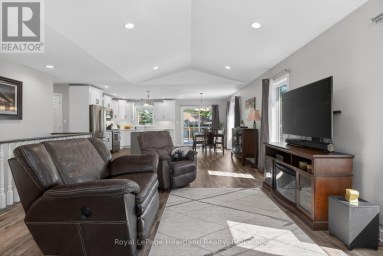 86 HURON STREET W South Huron (Exeter) Ontario photo 7