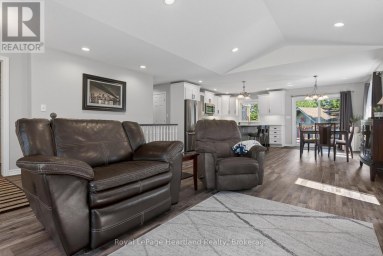 86 HURON STREET W South Huron (Exeter) Ontario photo 8