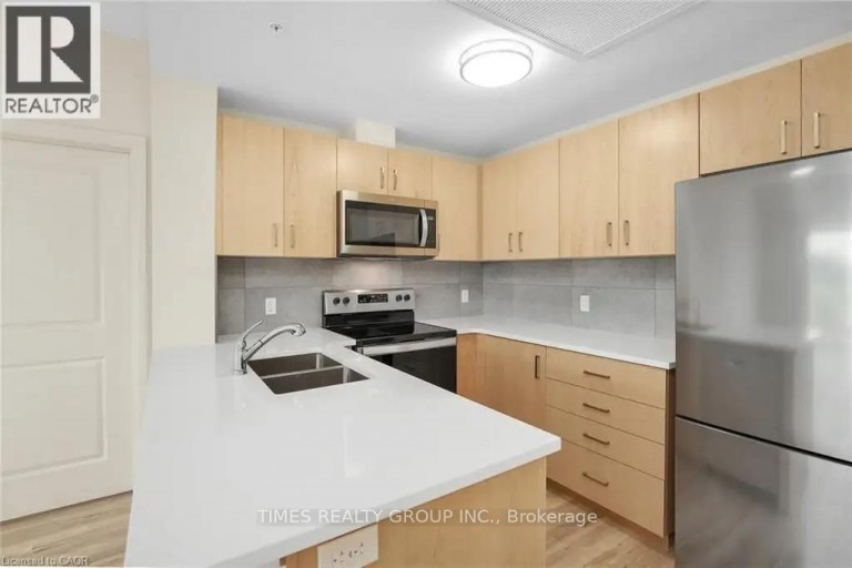301 WESTMOUNT ROAD W, Kitchener, Ontario, N2M1S3