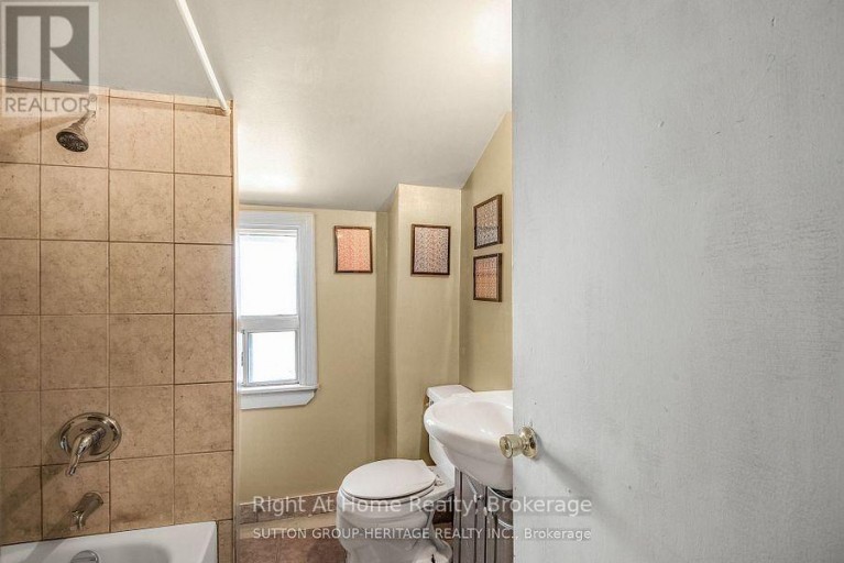 238 ALBERT STREET, Oshawa (Central), Ontario, L1H4R5