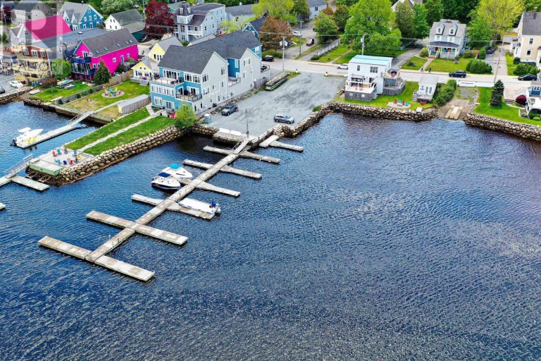 617, 619 & 621 Main Street, Mahone Bay, Nova Scotia (id 202613344)