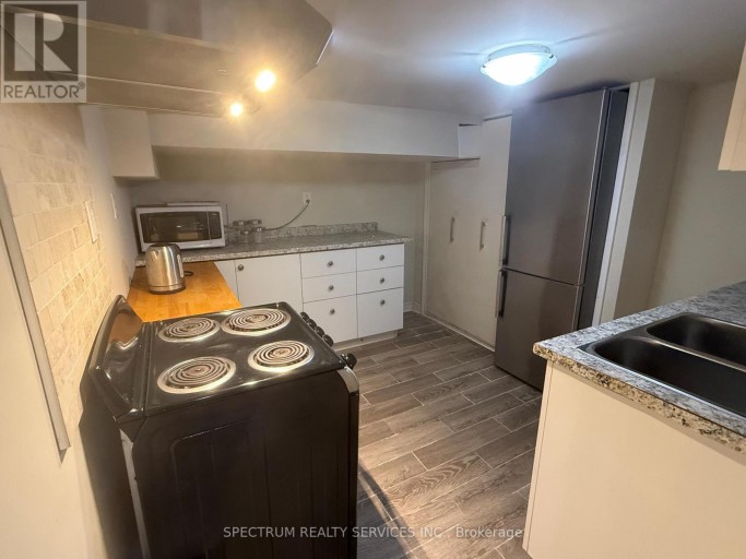 LOWER LEVEL - 54 DELEMERE AVENUE, Toronto (Rockcliffe-Smythe), Ontario, M6N1Z7