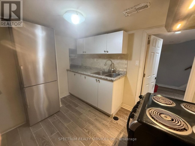 LOWER LEVEL - 54 DELEMERE AVENUE, Toronto (Rockcliffe-Smythe), Ontario, M6N1Z7