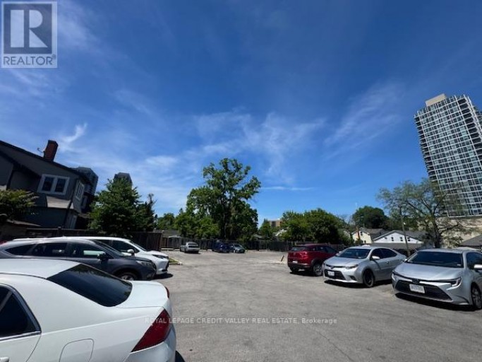 201 - 118 QUEEN STREET W, Brampton (Downtown Brampton), Ontario, L6V1B1
