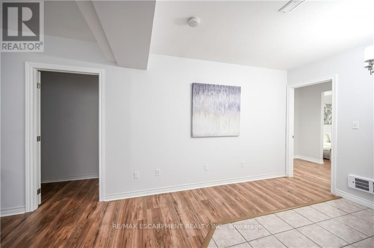 LOWER - 296 WINTERBERRY DRIVE, Hamilton (Stoney Creek), Ontario, L8J2N5
