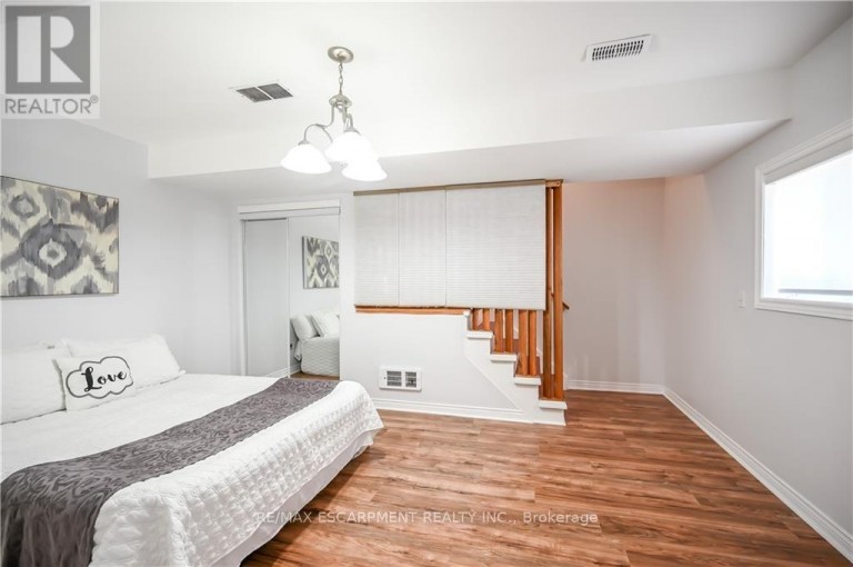 LOWER - 296 WINTERBERRY DRIVE, Hamilton (Stoney Creek), Ontario, L8J2N5